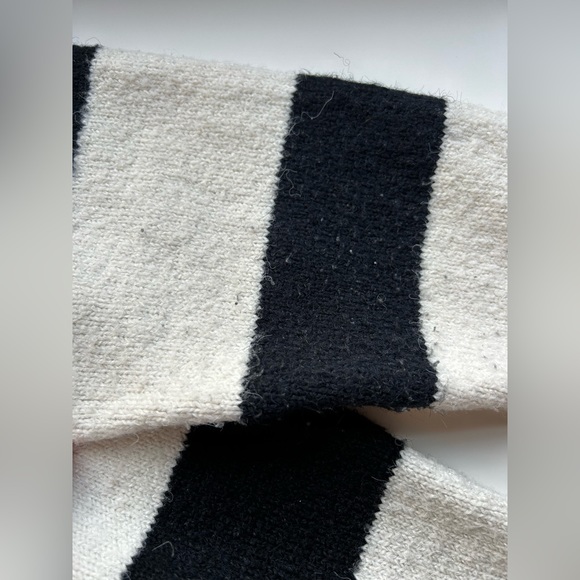 Lyla + Luxe Sweater - Picture 5 of 7